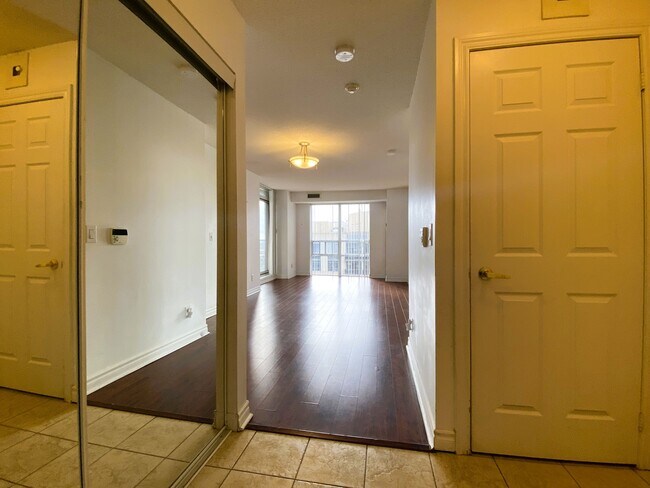 5-2205 Michael Power Pl in Toronto, ON - Building Photo - Building Photo