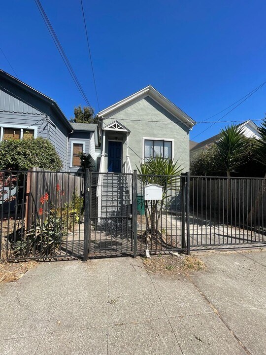 2924 Filbert St in Oakland, CA - Building Photo