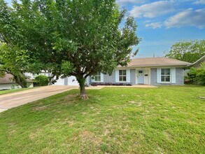 2402 Ventura Dr in Austin, TX - Building Photo - Building Photo