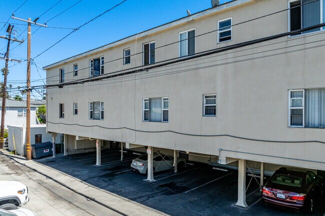 125 Ximeno Ave. in Long Beach, CA - Foto de edificio - Building Photo