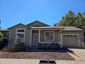 2412 Summercreek Dr in Santa Rosa, CA - Building Photo - Building Photo