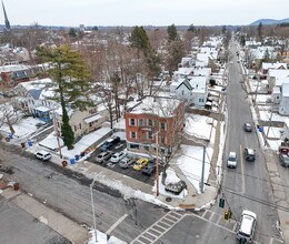 324 Washington Ave, Unit #4 in Kingston, NY - Building Photo - Building Photo
