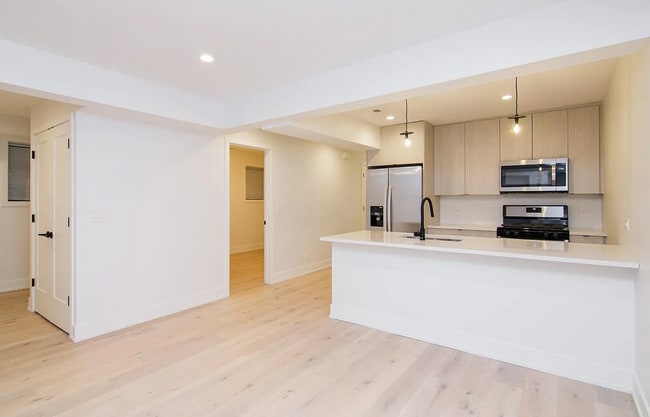 1334 W Bryn Mawr Ave, Unit G1 in Chicago, IL - Foto de edificio - Building Photo