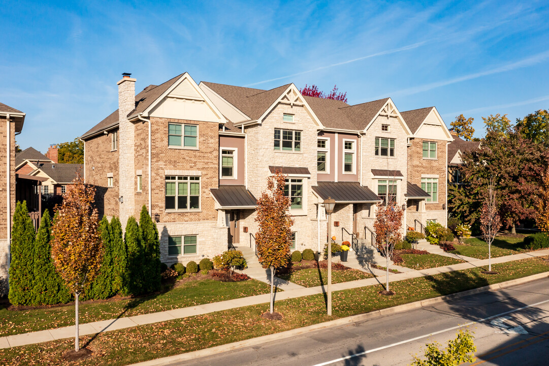 Fountain Pointe Townhomes in Elmhurst, IL - Building Photo