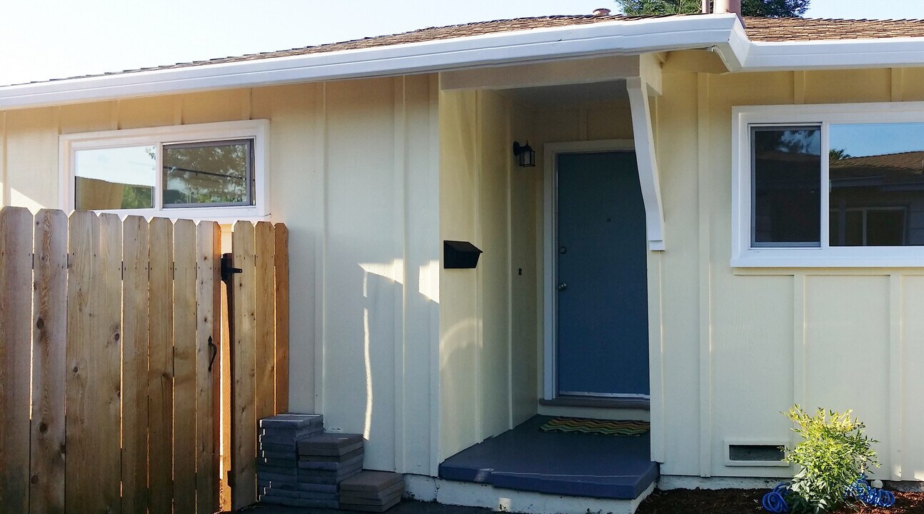 953-955 Fifteenth Ave in Redwood City, CA - Building Photo