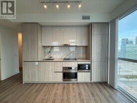 8 Interchange Wy in Vaughan, ON - Building Photo