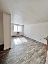 2555 N Farwell Ave in Milwaukee, WI - Building Photo - Interior Photo