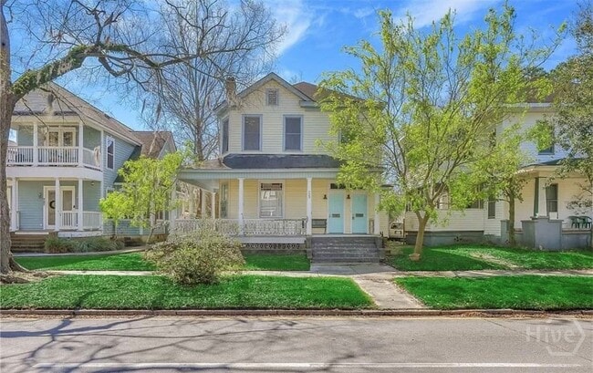 property at 723 E Henry St