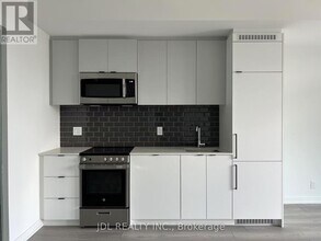 285 Dufferin St in Toronto, ON - Building Photo - Building Photo