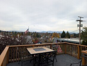 657 Pleasant Ave in Bremerton, WA - Building Photo - Building Photo