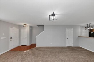 735 Crestwell Cir in Atlanta, GA - Building Photo - Building Photo