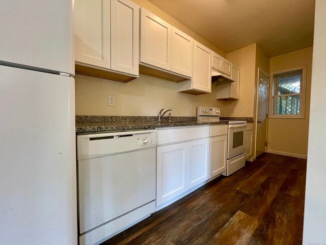 14 Dwight St in Bristol, CT - Building Photo - Building Photo