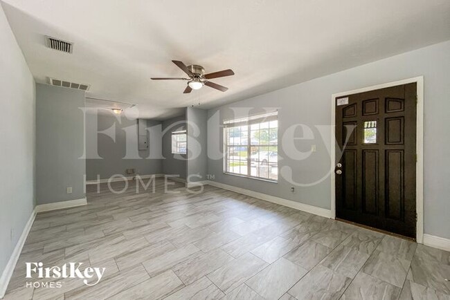 1101 Melrose St in Seffner, FL - Foto de edificio - Building Photo