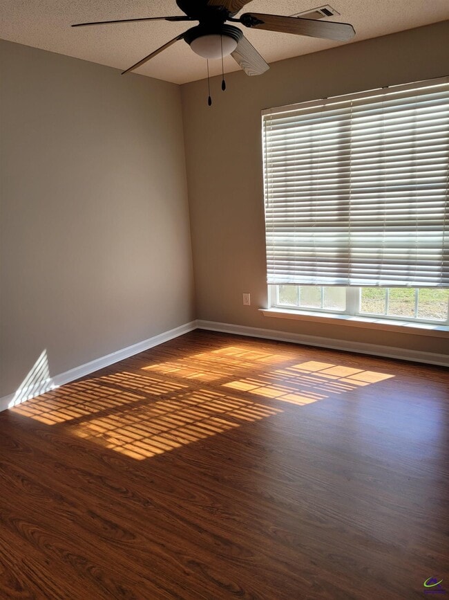 608 Links View Dr in Bonaire, GA - Building Photo - Building Photo