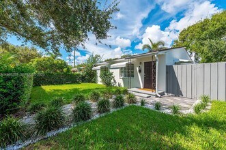 5515 Spruce Ave in West Palm Beach, FL - Building Photo - Building Photo