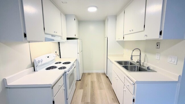 1327 Webster St, Unit B101 in Alameda, CA - Building Photo - Building Photo