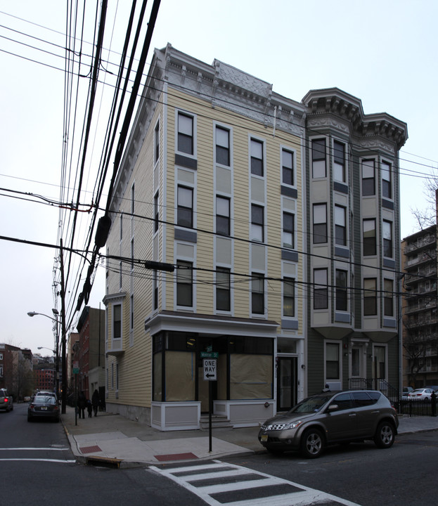 200 Monroe St in Hoboken, NJ - Foto de edificio