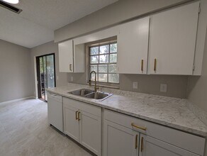 3340 NE 56th Ave in Silver Springs, FL - Building Photo - Building Photo