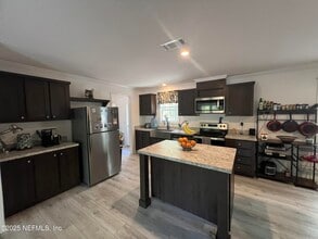 219 Mangrove St in Pomona Park, FL - Building Photo - Building Photo