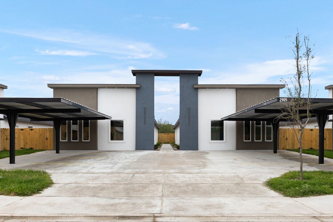 3109 Links Dr, Unit 1 in Edinburg, TX - Building Photo