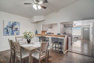 4815 Castle Pnes in San Antonio, TX - Building Photo