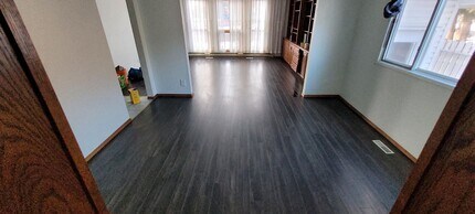 5644 Dalhousie Dr NW in Calgary, AB - Building Photo - Building Photo