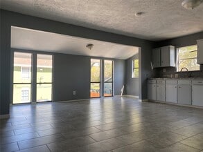 8220 Glenview Dr in Houston, TX - Building Photo - Building Photo