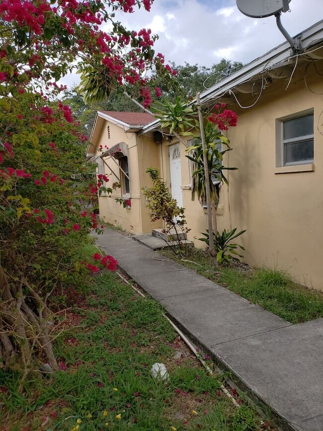 property at 1922 Jefferson St