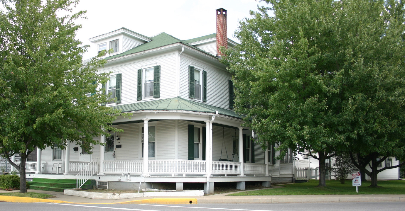 400-402 N 5th St in Lewisburg, PA - Building Photo