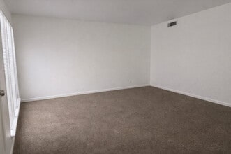 ZZZ - Lakeridge in Dallas, TX - Foto de edificio - Building Photo