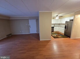 809 Red Lion Rd in Philadelphia, PA - Building Photo