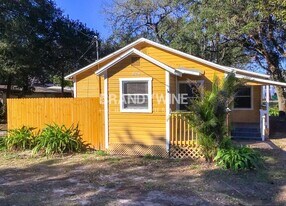 828 E 145th Ave in Tampa, FL - Building Photo