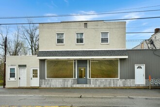 6535 Library Rd, Unit 1st Floor in South Park, PA - Foto de edificio - Building Photo