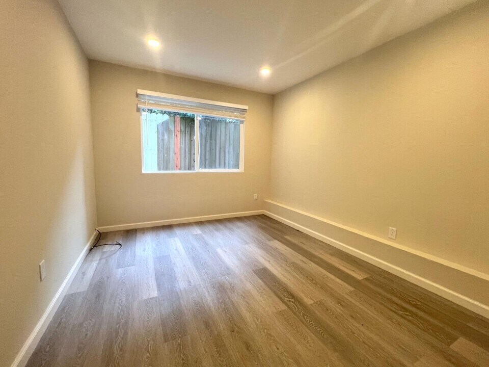 65 Lausanne Ave in Daly City, CA - Building Photo