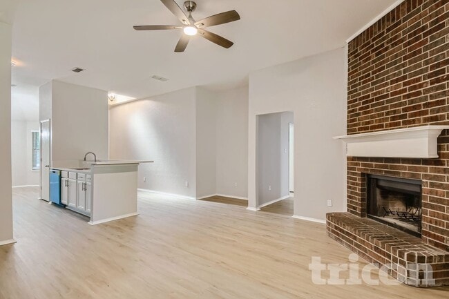 1658 Wildflower Dr in Waxahachie, TX - Building Photo - Building Photo