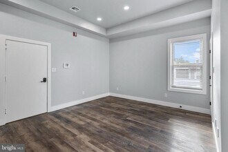 342 W Queen Ln in Philadelphia, PA - Building Photo - Building Photo