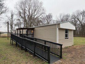 3065 Montgomery Rd in Russellville, KY - Building Photo