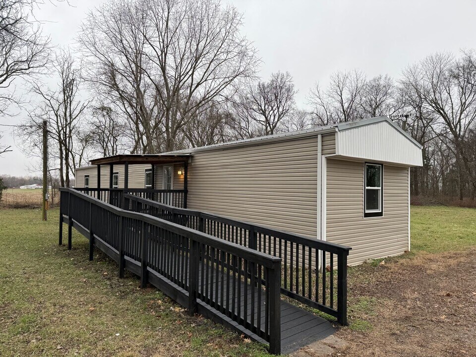 3065 Montgomery Rd in Russellville, KY - Building Photo