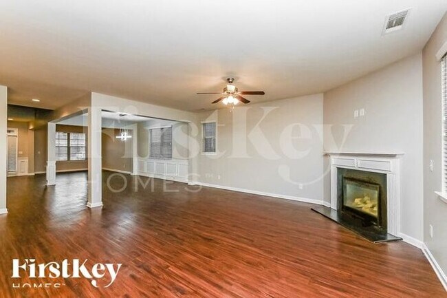 520 Palm Springs Cir in Fairburn, GA - Foto de edificio - Building Photo