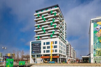 Westbury Green in Montréal, QC - Building Photo - Building Photo