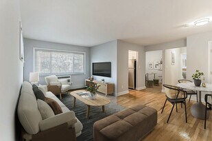 Eagle Rock Apartments at Mineola in Mineola, NY - Building Photo