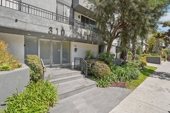 310 South Virgil Ave in Los Angeles, CA - Building Photo - Building Photo