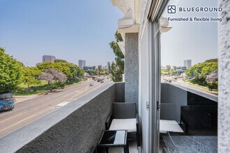 8560 W Olympic Blvd in Los Angeles, CA - Building Photo - Building Photo