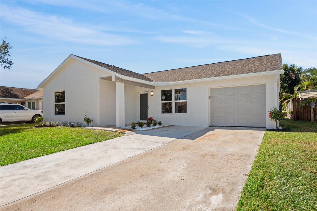 116 Deerfield Ct in Jupiter, FL - Foto de edificio