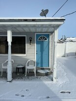 16 M St in Hampton, NH - Building Photo