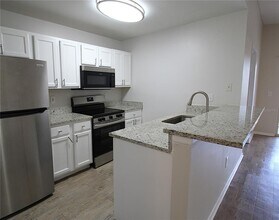 8115 45th Ct E in Sarasota, FL - Building Photo - Building Photo