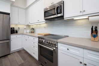 1134 Sea Glass Way in Oceanside, CA - Foto de edificio - Building Photo