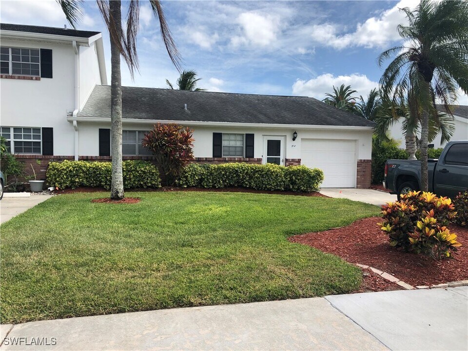 1500 Memoli Ln in Ft. Myers, FL - Building Photo