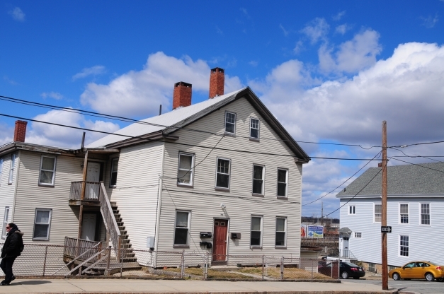 742 N Main St in Fall River, MA - Building Photo