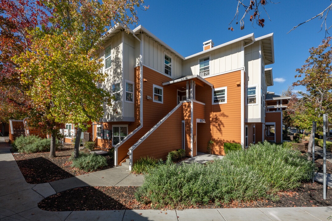 Sunset Creek Apartments in Fairfield, CA - Foto de edificio